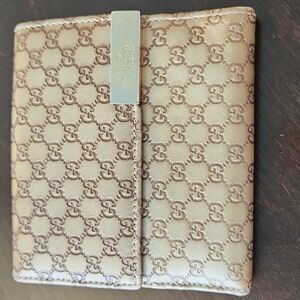 ✨️Gucci Brown Monogram Wallet